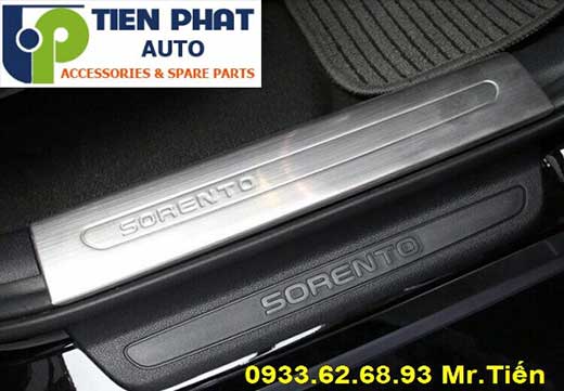 Lắp Nẹp Bước Chân Trong Chống Trầy Xe Kia Sorento 2016 Tại Tp.Hcm
